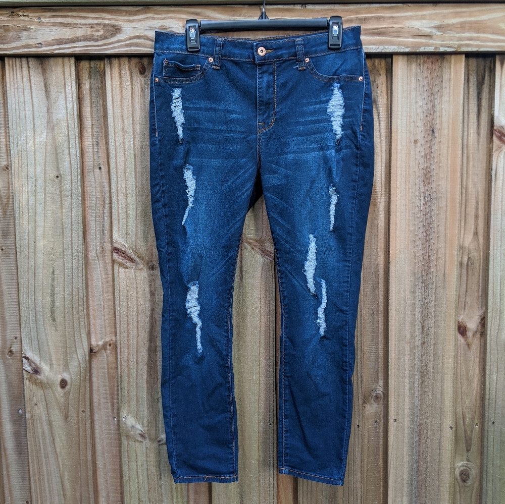 Stretchy distressed cropped jeans